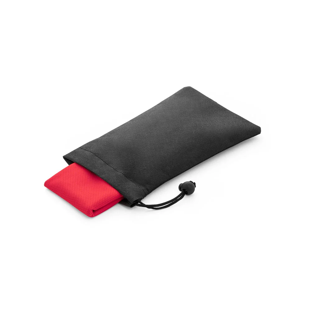 BERNAL. rPET sports towel with non-woven pouch - Image 4